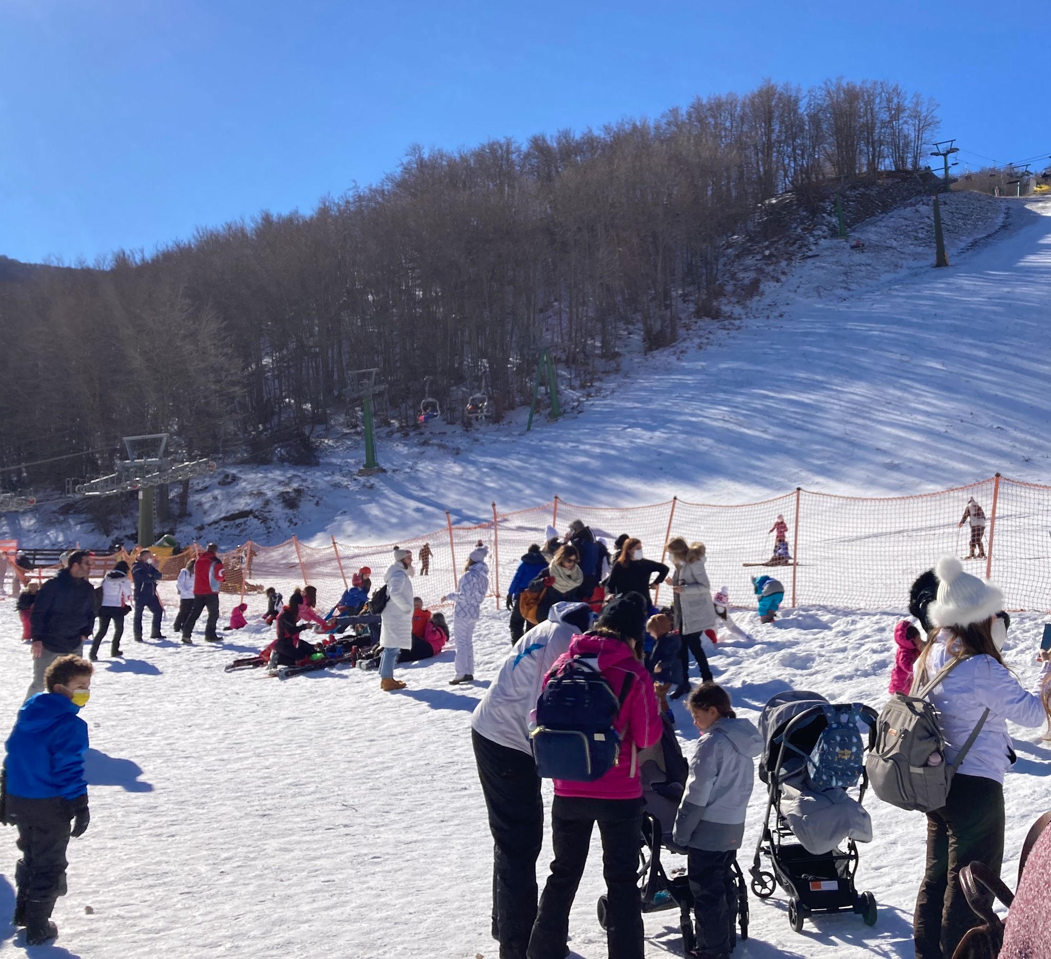 montagna vicino roma neve pescasseroli abruzzo bambini