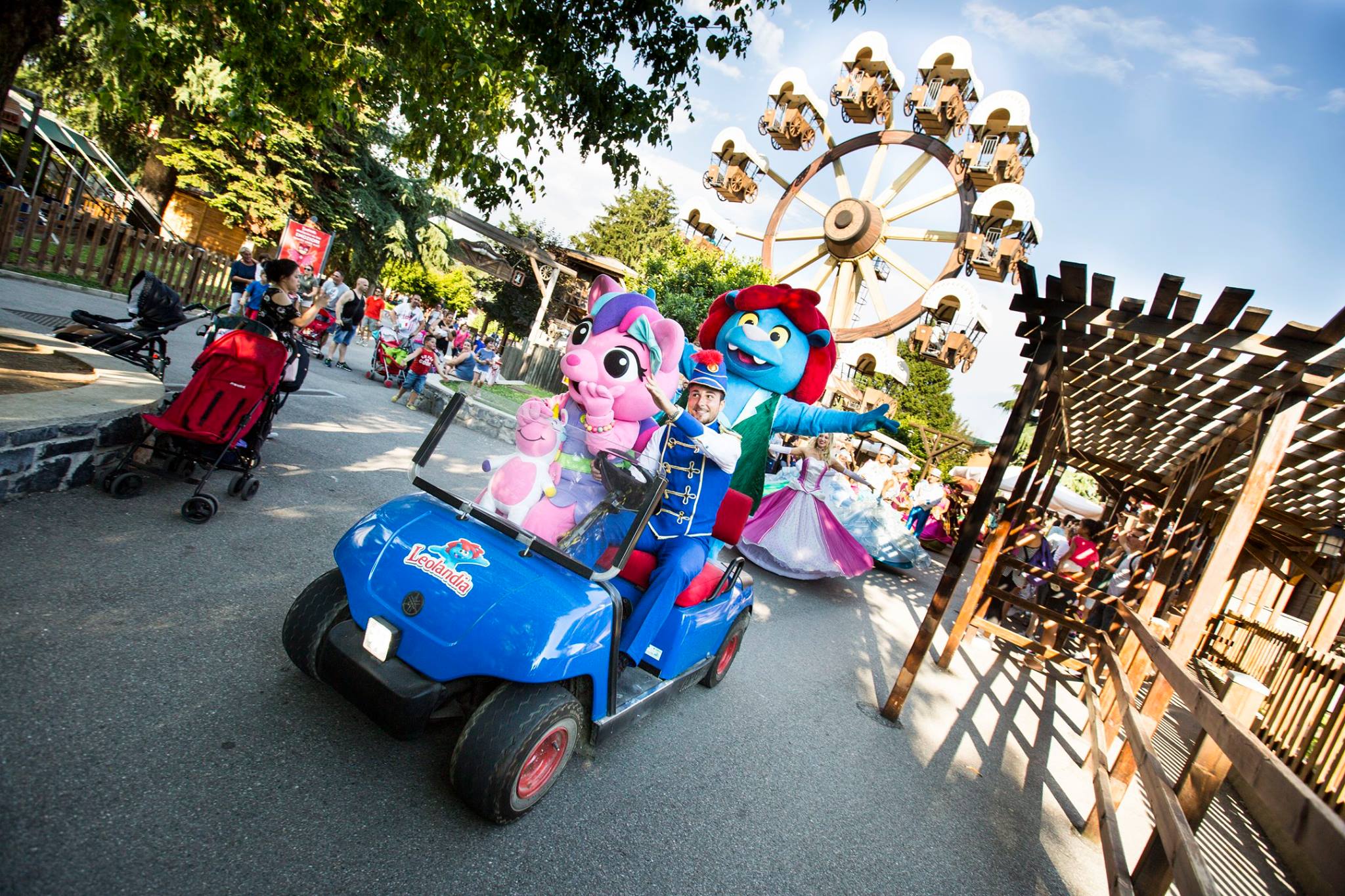 leolandia parco divertmenti bambini mascotte