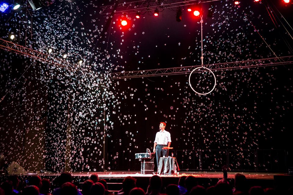 spettacoli per bambini roma teatro bolle di sapone magia circo brunch vinile 3