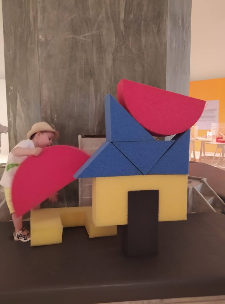 toccare la bellezza mostra munari montessori bambini