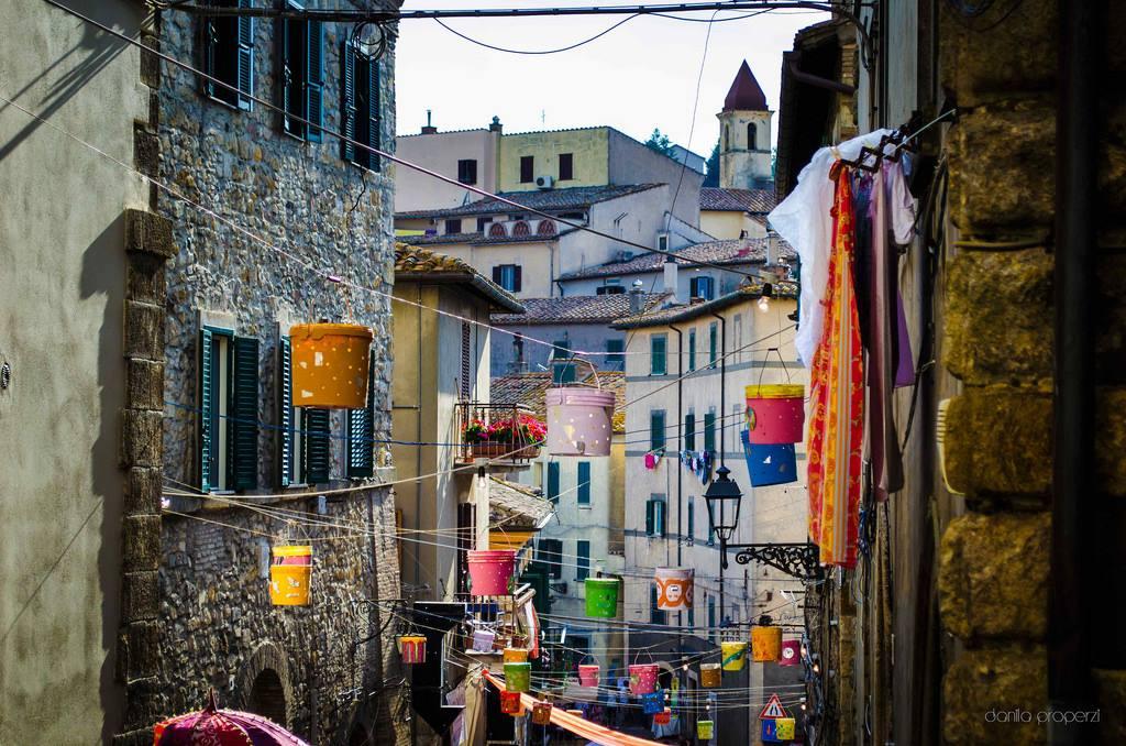 TOLFARTE festival internazionale arte di strada laboratori spettacoli per bambini