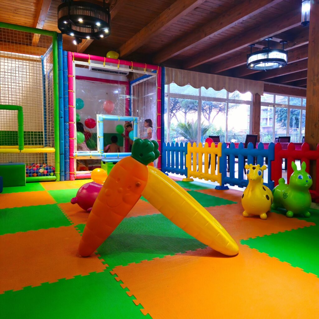 ristorante per bambini con area giochi per bambini da 0 a 12 anni e tata