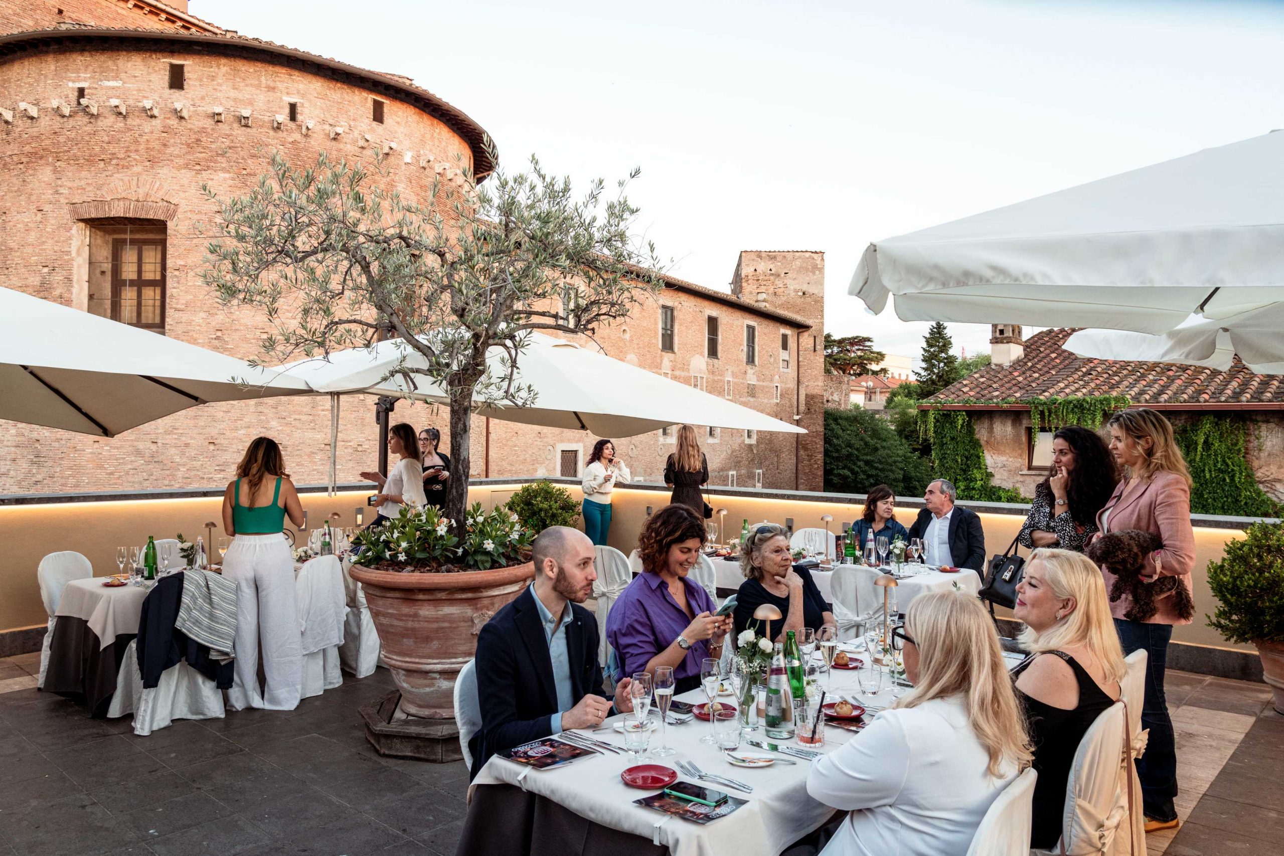 TERRAZZE AL COLOSSEO LOCATION BATTESIMO ROMA COMUNIONE COMPLEANNO TERRAZZA IN CENTRO APERITIVO